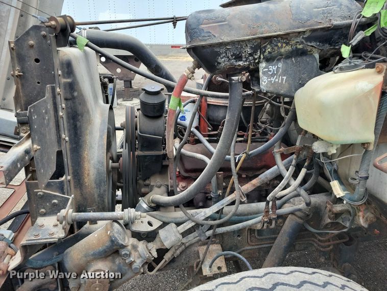 image for item NK9846 1984 International  1654 flatbed truck