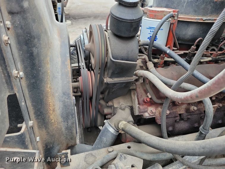 image for item NK9846 1984 International  1654 flatbed truck