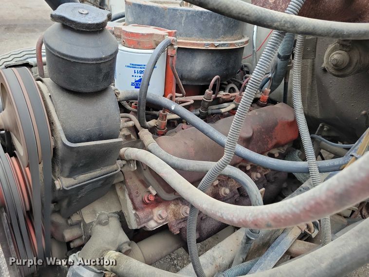 image for item NK9846 1984 International  1654 flatbed truck