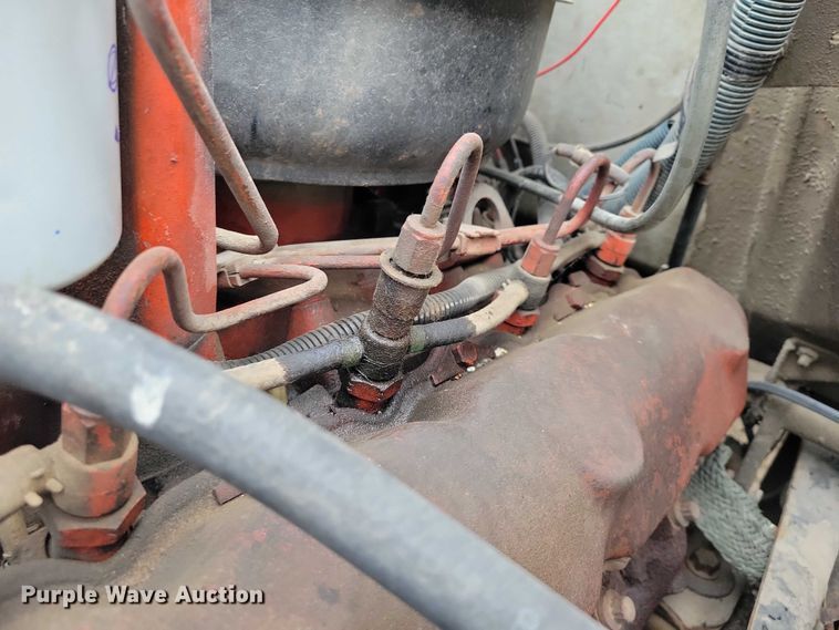 image for item NK9846 1984 International  1654 flatbed truck