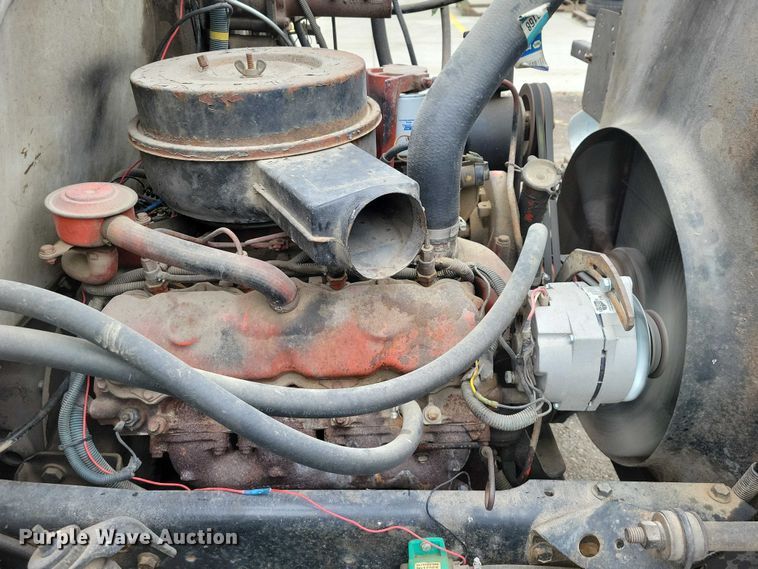 image for item NK9846 1984 International  1654 flatbed truck