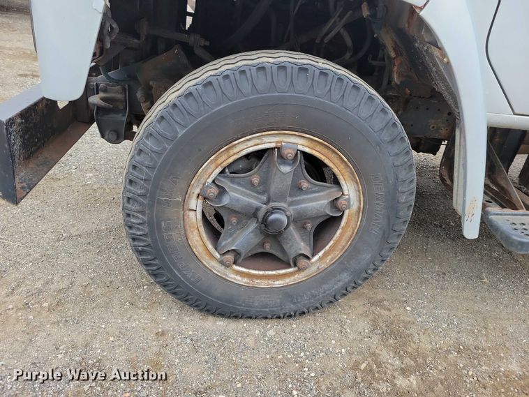 image for item NK9846 1984 International  1654 flatbed truck