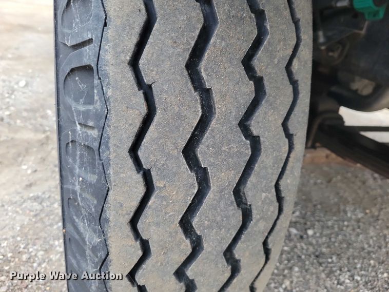 image for item NK9846 1984 International  1654 flatbed truck