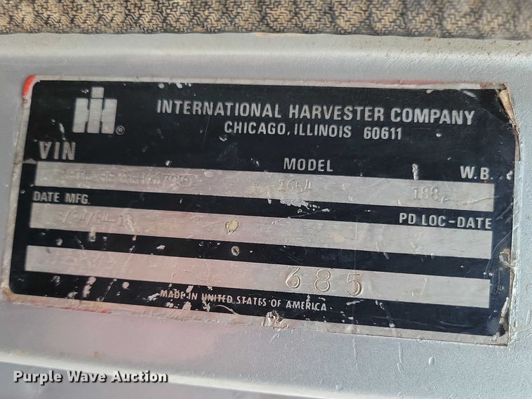 image for item NK9846 1984 International  1654 flatbed truck