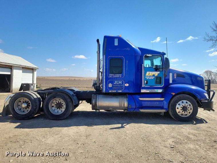 image for item NK9945 2010 Kenworth  T660 semi truck
