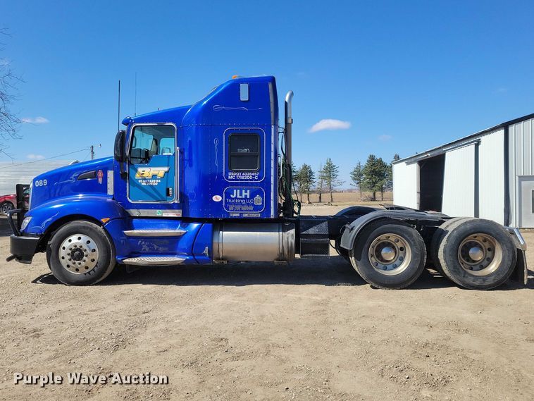 image for item NK9945 2010 Kenworth  T660 semi truck
