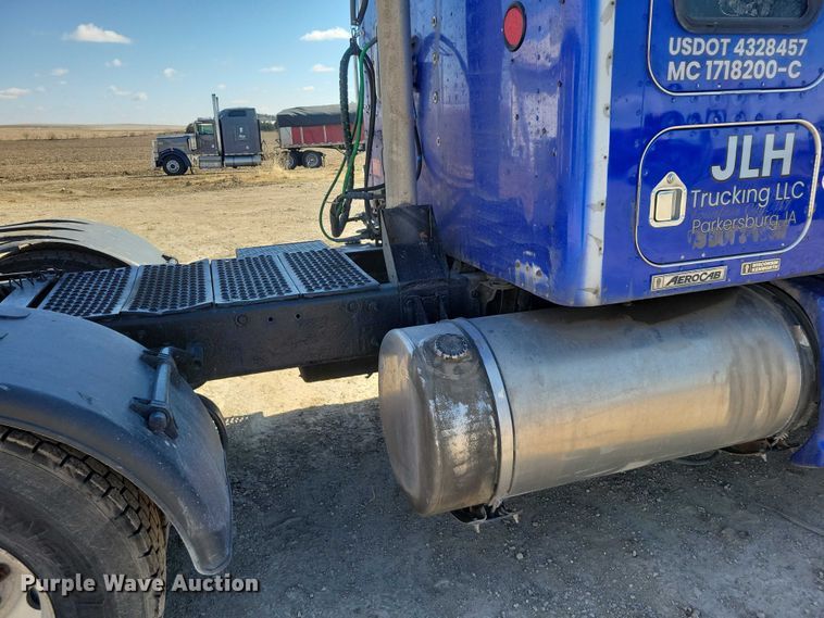 image for item NK9945 2010 Kenworth  T660 semi truck