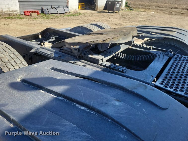 image for item NK9945 2010 Kenworth  T660 semi truck