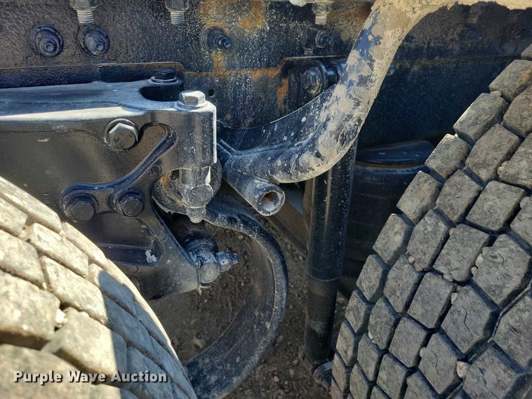 image for item NK9945 2010 Kenworth  T660 semi truck