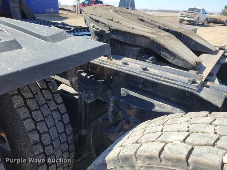 image for item NK9945 2010 Kenworth  T660 semi truck