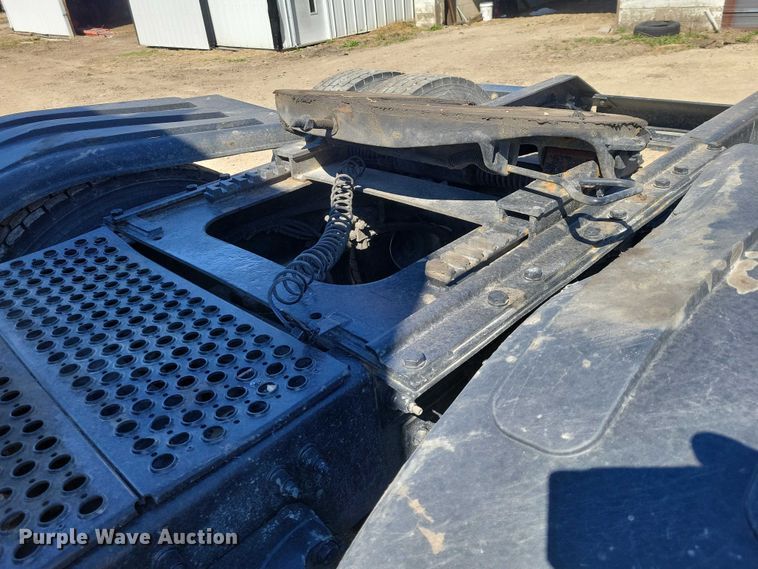 image for item NK9945 2010 Kenworth  T660 semi truck