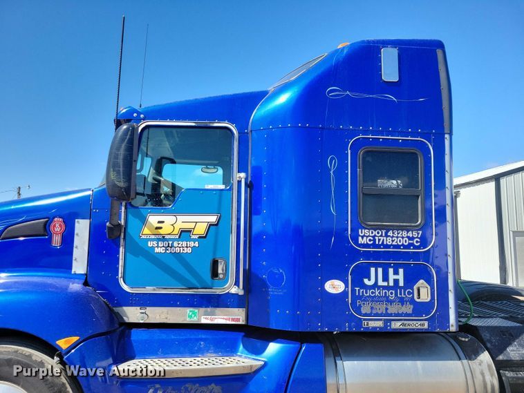 image for item NK9945 2010 Kenworth  T660 semi truck