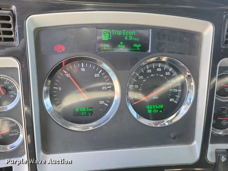 image for item NK9945 2010 Kenworth  T660 semi truck