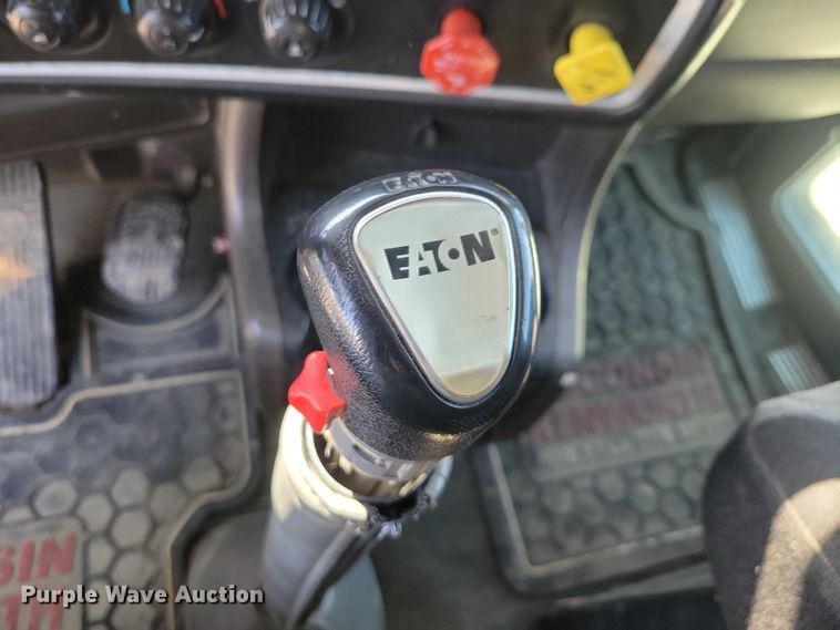 image for item NK9945 2010 Kenworth  T660 semi truck