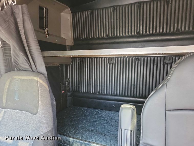 image for item NK9945 2010 Kenworth  T660 semi truck