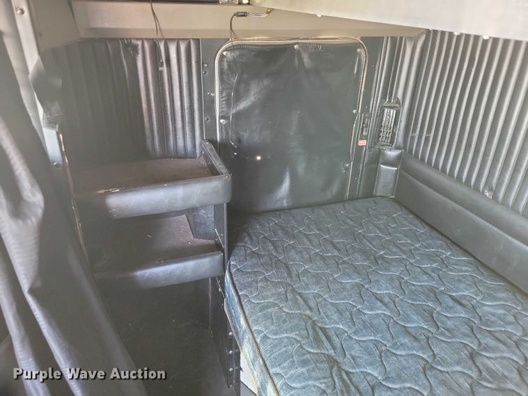 image for item NK9945 2010 Kenworth  T660 semi truck