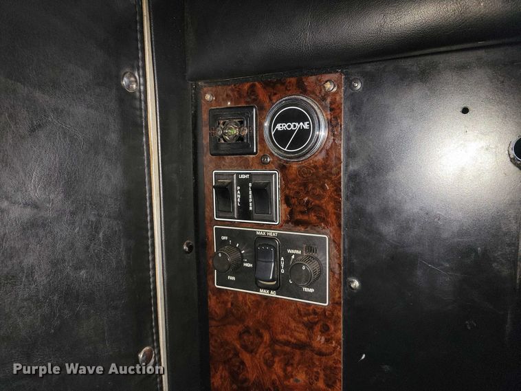 image for item NK9945 2010 Kenworth  T660 semi truck