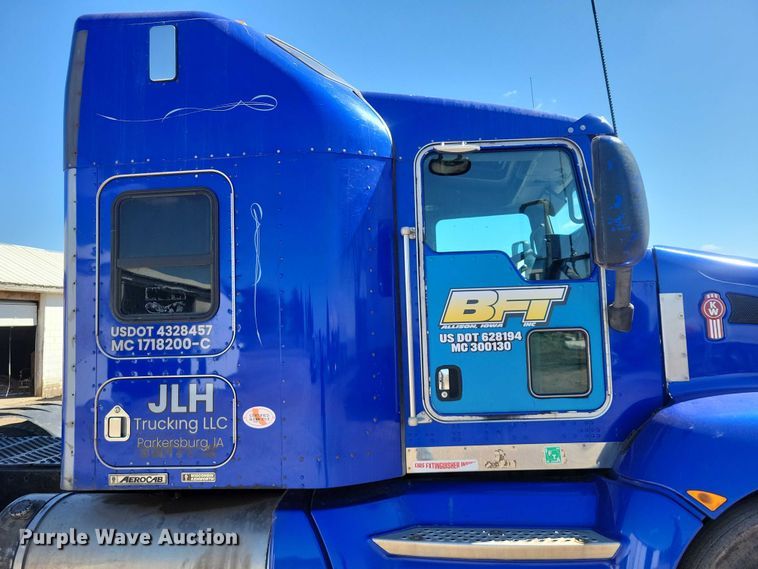 image for item NK9945 2010 Kenworth  T660 semi truck