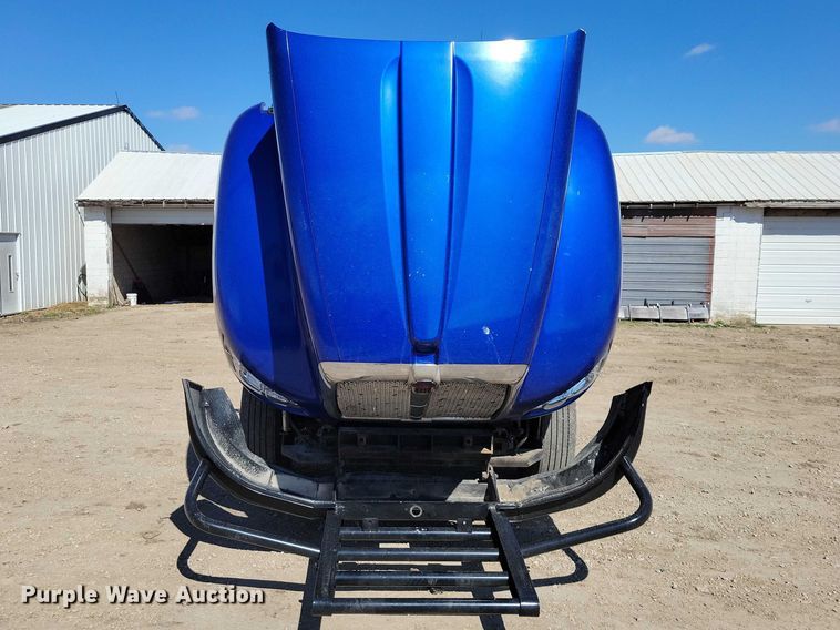 image for item NK9945 2010 Kenworth  T660 semi truck