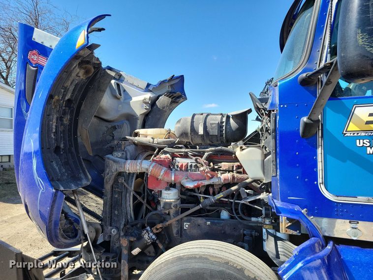 image for item NK9945 2010 Kenworth  T660 semi truck