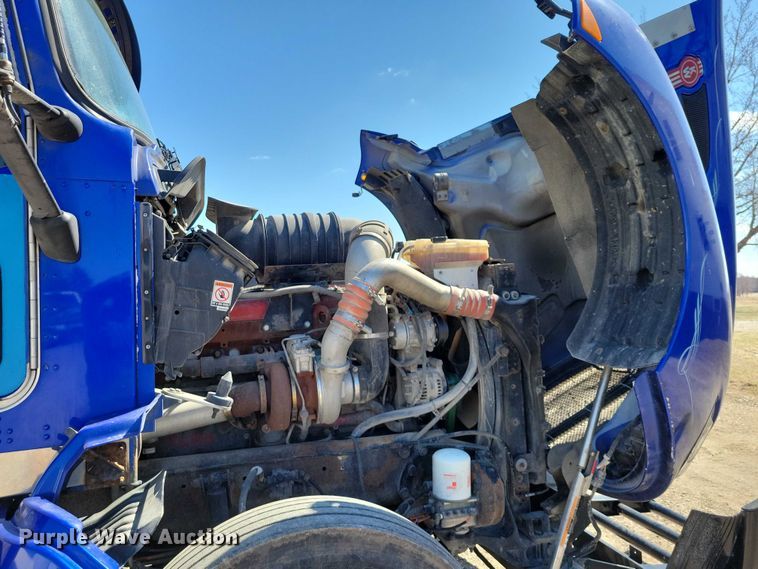 image for item NK9945 2010 Kenworth  T660 semi truck