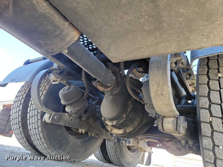 image for item NK9945 2010 Kenworth  T660 semi truck