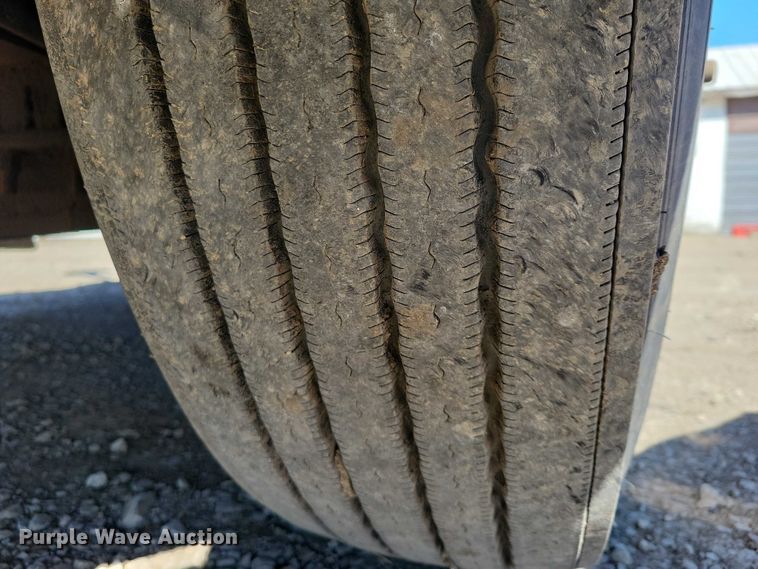 image for item NK9945 2010 Kenworth  T660 semi truck