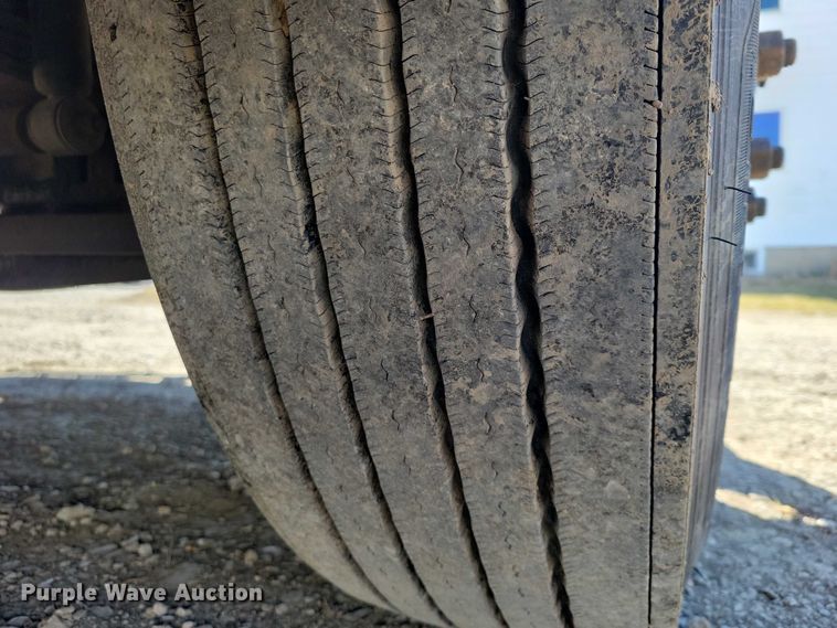 image for item NK9945 2010 Kenworth  T660 semi truck