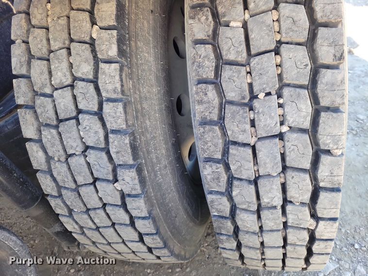 image for item NK9945 2010 Kenworth  T660 semi truck