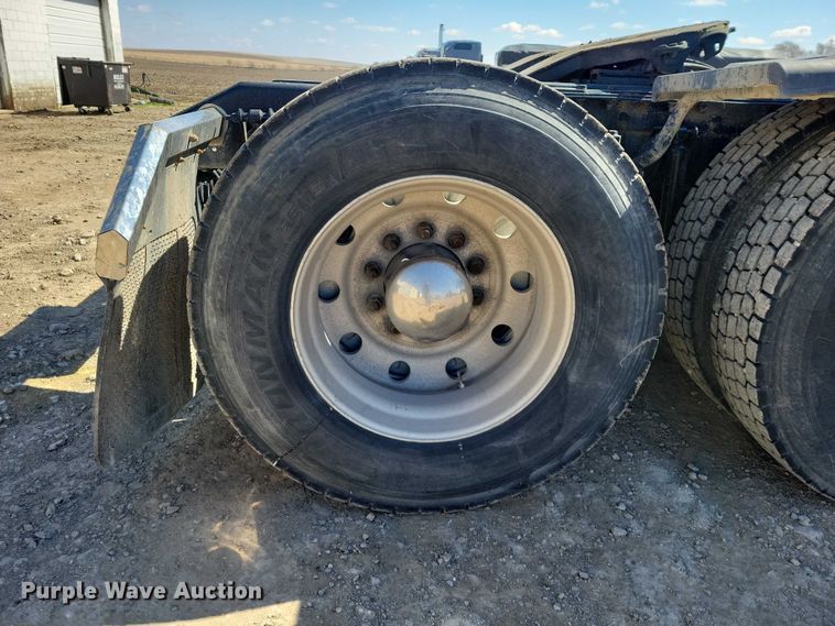 image for item NK9945 2010 Kenworth  T660 semi truck