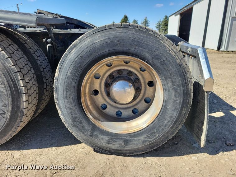 image for item NK9945 2010 Kenworth  T660 semi truck