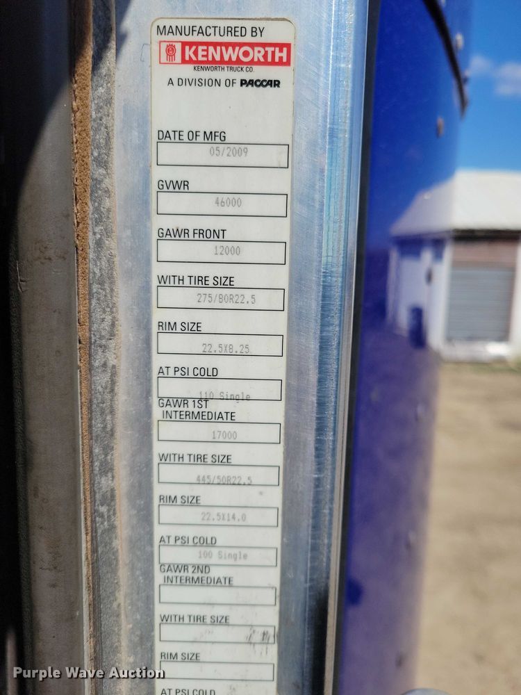 image for item NK9945 2010 Kenworth  T660 semi truck