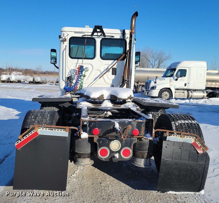 image for item NO9927 2014 Freightliner Cascadia semi truck