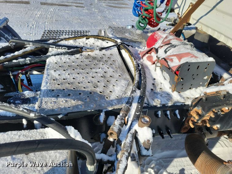 image for item NO9927 2014 Freightliner Cascadia semi truck