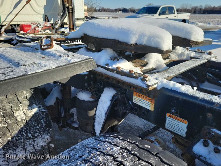 image for item NO9927 2014 Freightliner Cascadia semi truck