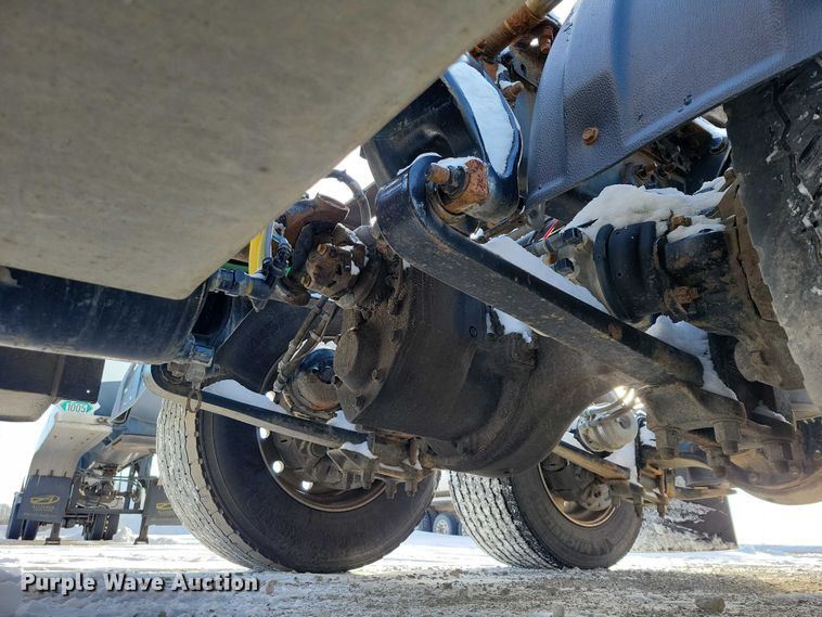 image for item NO9927 2014 Freightliner Cascadia semi truck