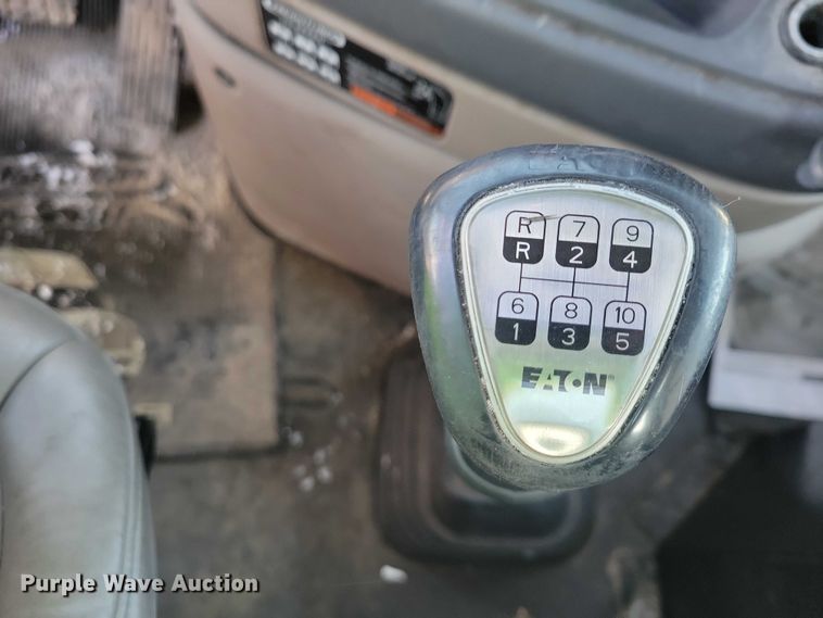 image for item NO9927 2014 Freightliner Cascadia semi truck