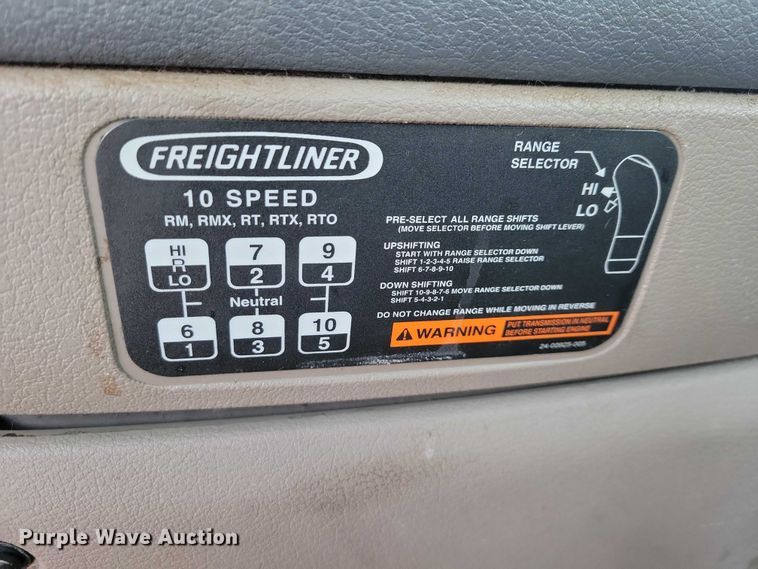 image for item NO9927 2014 Freightliner Cascadia semi truck