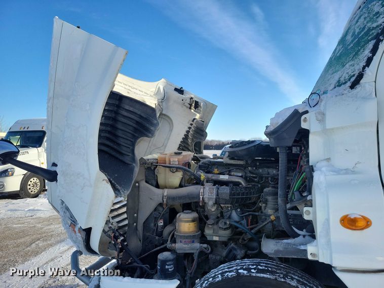 image for item NO9927 2014 Freightliner Cascadia semi truck