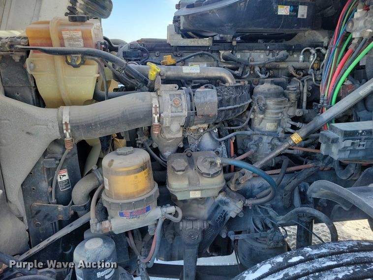 image for item NO9927 2014 Freightliner Cascadia semi truck