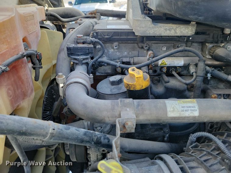 image for item NO9927 2014 Freightliner Cascadia semi truck