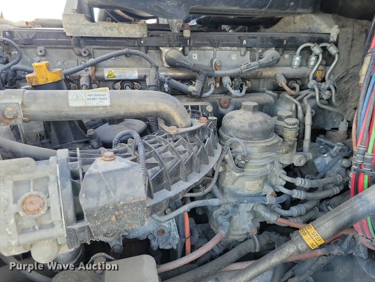 image for item NO9927 2014 Freightliner Cascadia semi truck