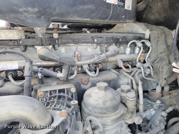 image for item NO9927 2014 Freightliner Cascadia semi truck