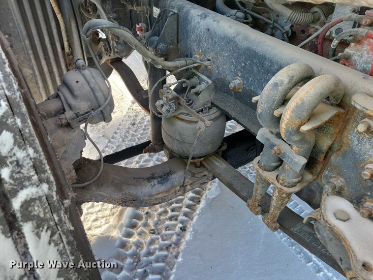 image for item NO9927 2014 Freightliner Cascadia semi truck