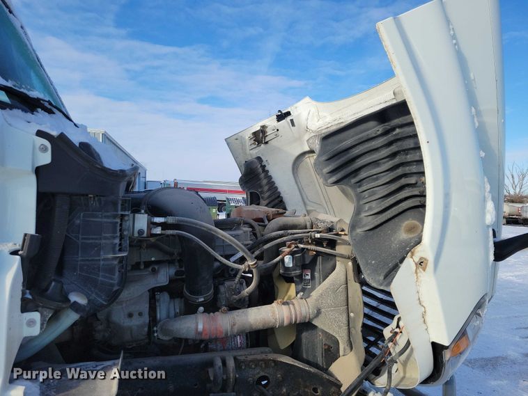 image for item NO9927 2014 Freightliner Cascadia semi truck