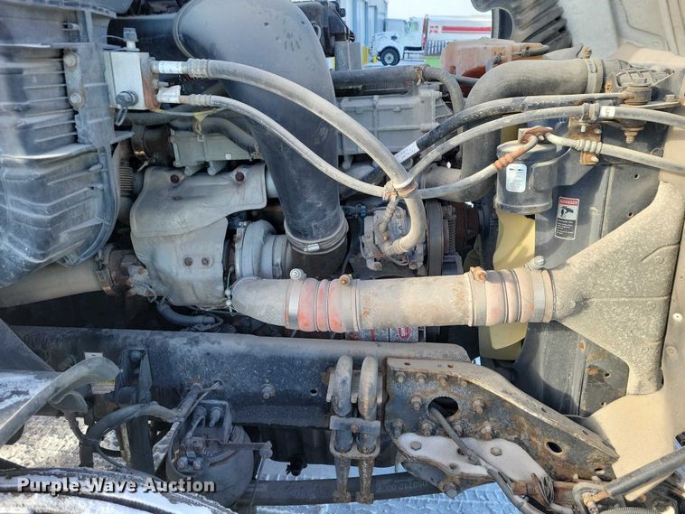 image for item NO9927 2014 Freightliner Cascadia semi truck