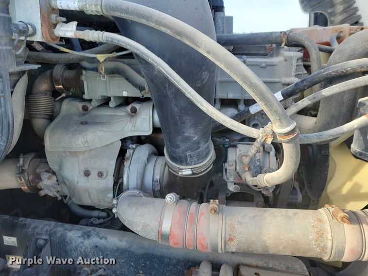 image for item NO9927 2014 Freightliner Cascadia semi truck