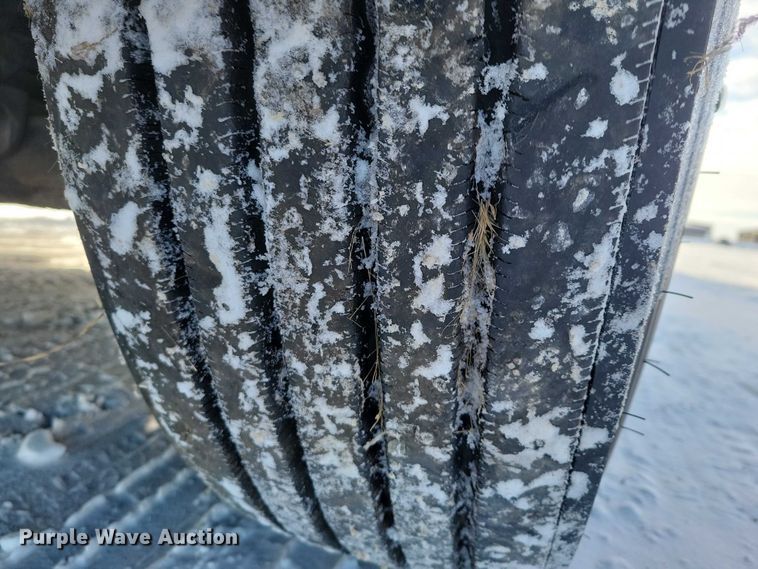 image for item NO9927 2014 Freightliner Cascadia semi truck