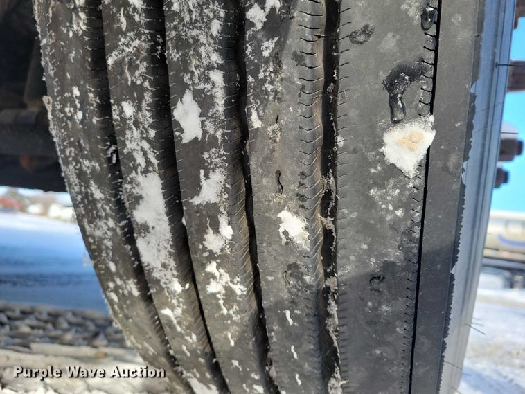 image for item NO9927 2014 Freightliner Cascadia semi truck