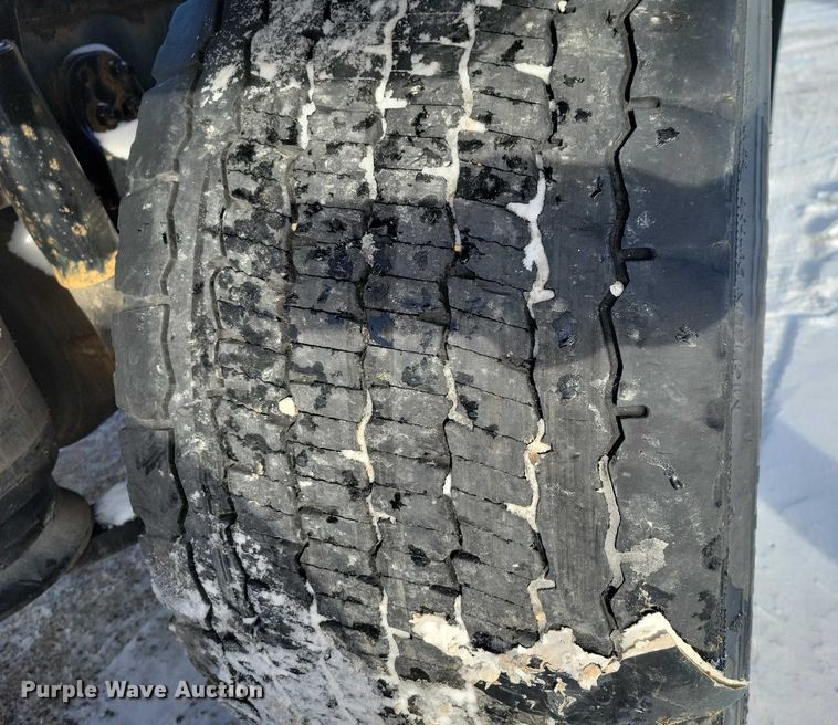 image for item NO9927 2014 Freightliner Cascadia semi truck